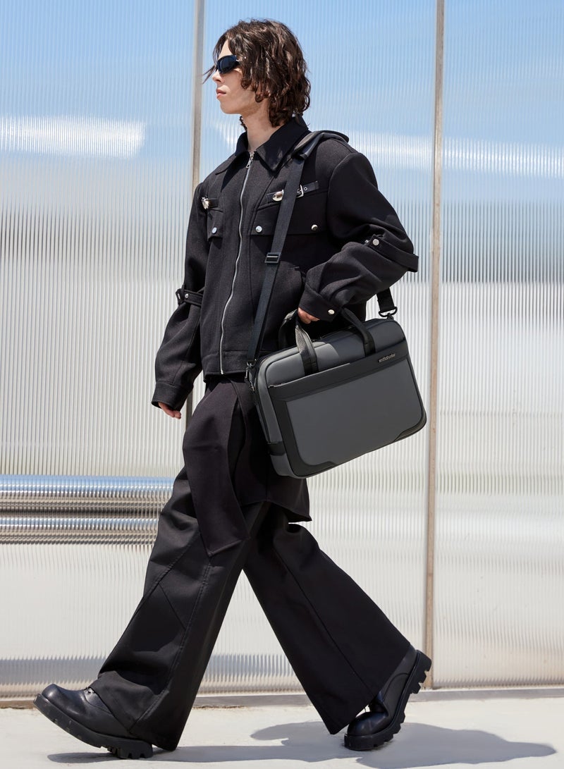 ARCTIC HUNTER GWB00889 Laptop Bag - Stylish 15.6-inch Work Bag
The bag is the perfect choice for professionals and students, offering a stylish and practical solution for carrying your device. This laptop bag, with its modern design, is ideal for everyday use or travel. - Image 3