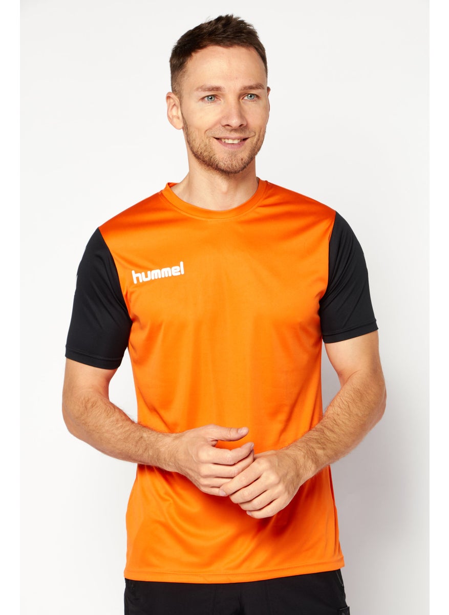 Hummel - تي شيرت تدريب رياضي للرجال بتصميم لوجو العلامة التجارية، برتقالي - Image 1