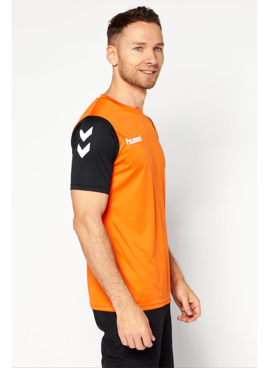 Hummel - تي شيرت تدريب رياضي للرجال بتصميم لوجو العلامة التجارية، برتقالي - Image 1