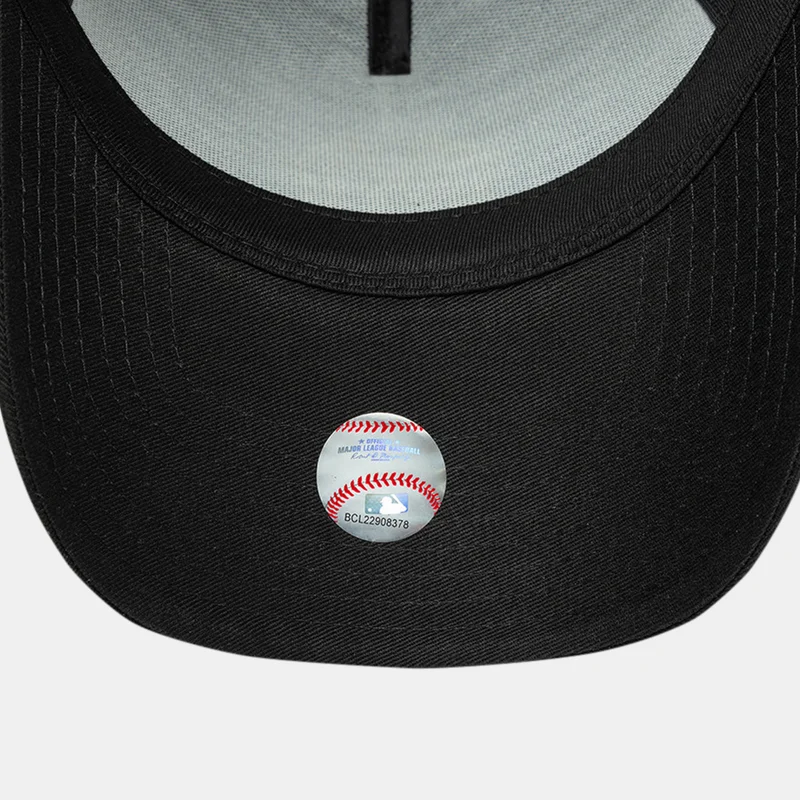 New Era Black Men's MLB New York Yankees Metallic Outline 9FORTY A-Frame Cap for Men | Best Price UAE