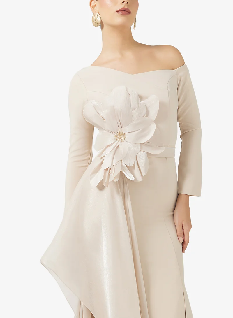 نمشي x Assymetric Shoulder Shimmer Dress with 3D Floral