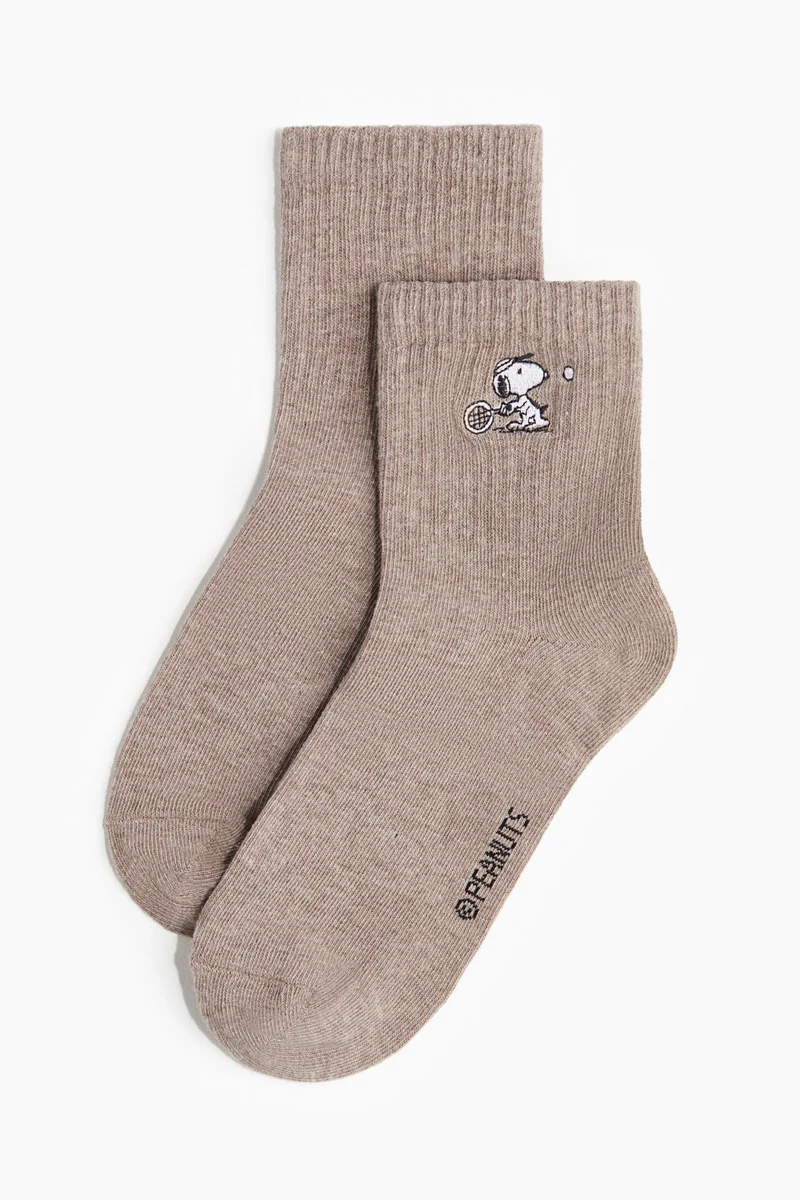 اتش اند ام جوارب بتفاصيل زخرفية