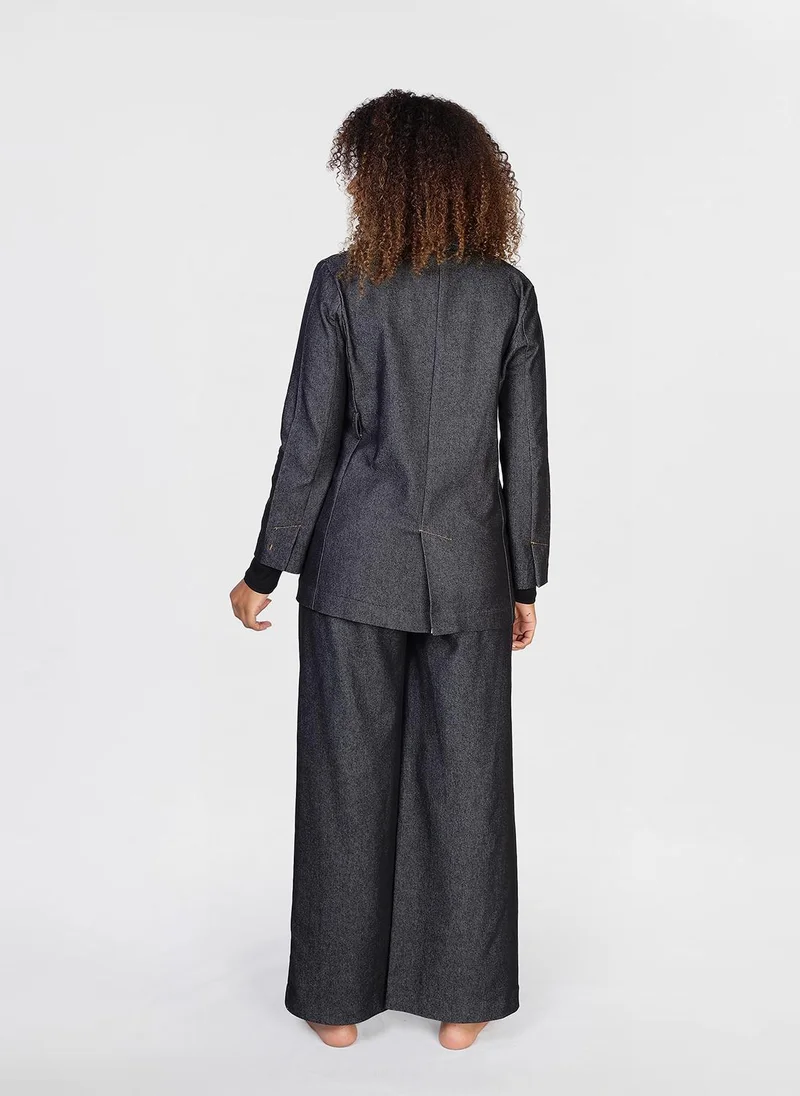 Jimmy Le Bond 2 PC Jeans Suit -of blazer featuring flap pockets and paired with wide-leg trouser and Belt