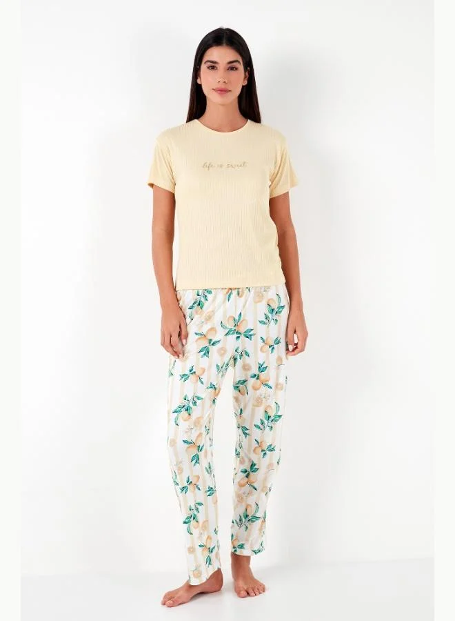 ليلا طقم بيجامة نسائي ليلا بقصة عادية ورقبة دائرية وأكمام قصيرة