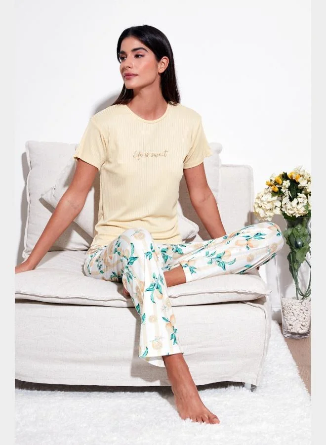 ليلا طقم بيجامة نسائي ليلا بقصة عادية ورقبة دائرية وأكمام قصيرة