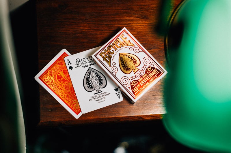 Bicycle بطاقات لعب ذكرى 140 عامًا من بايسكل، إصدار خاص بتصميم 1885، مجموعة قابلة للجمع باللونين الأحمر والذهبي للبوكر، بلاك جاك وألعاب الورق العائلية - Image 4