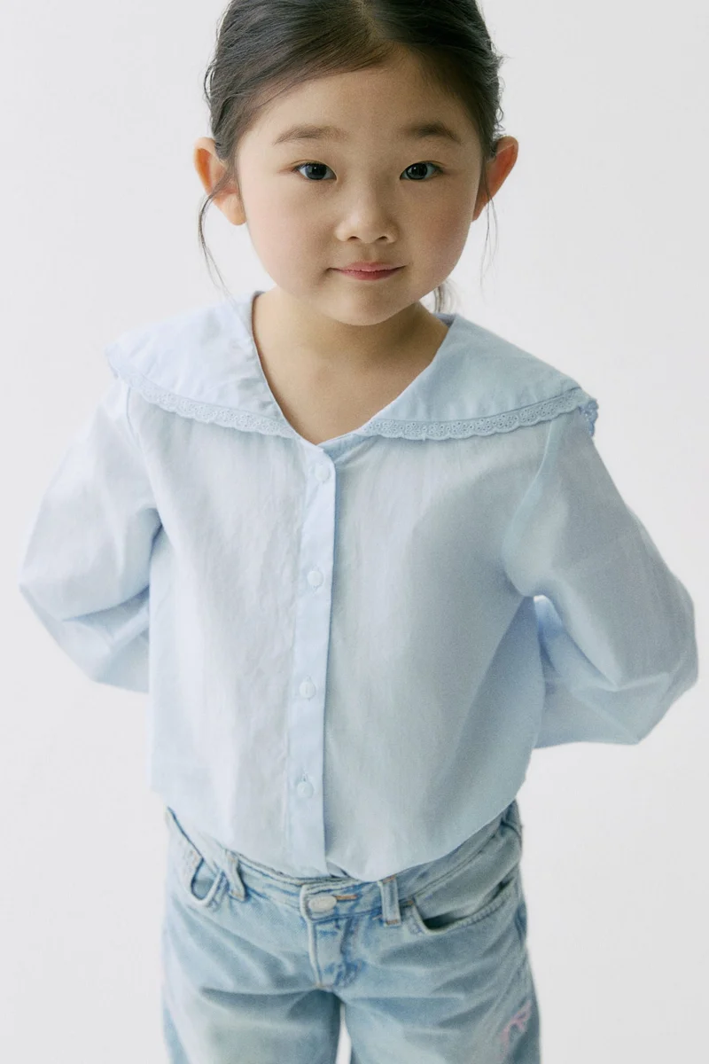 اتش اند ام بلوزة قطنية بياقة عريضة