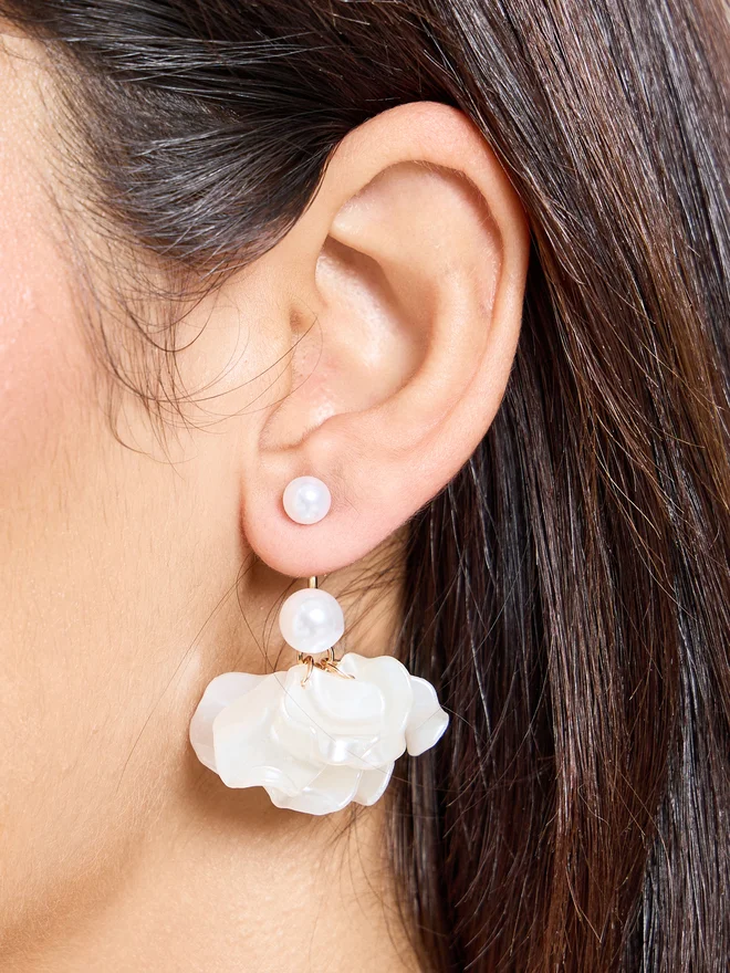 Styli Styli Pearl Flower Stud Earrings