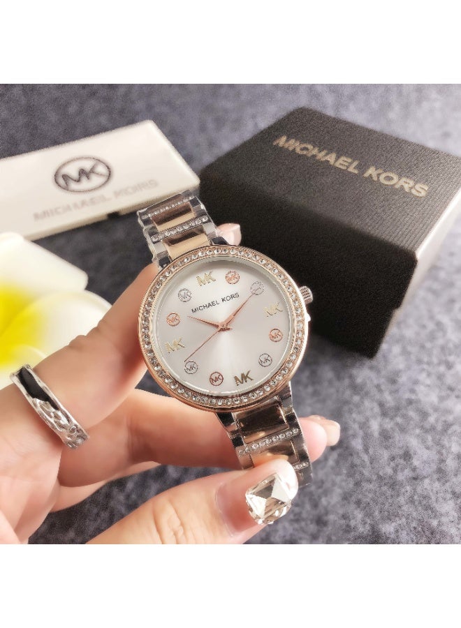 MK ساعة مايكل كورس مزينة بالكريستال بتصميم ثنائي اللون