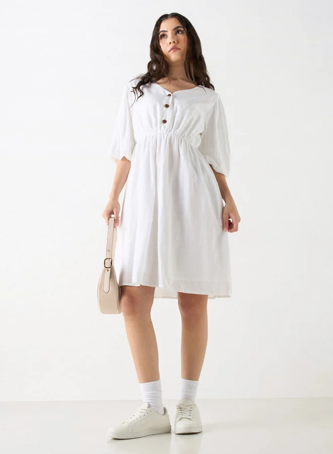 لي كوبر فستان لي كوبر بطول الركبة بنقوش وياقة على شكل