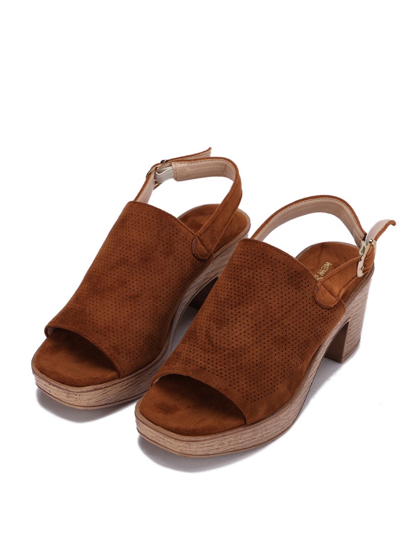Women's sandals with a wide heel and a stylish modern design - equipped with a buckle for a distinctive look - Image 2