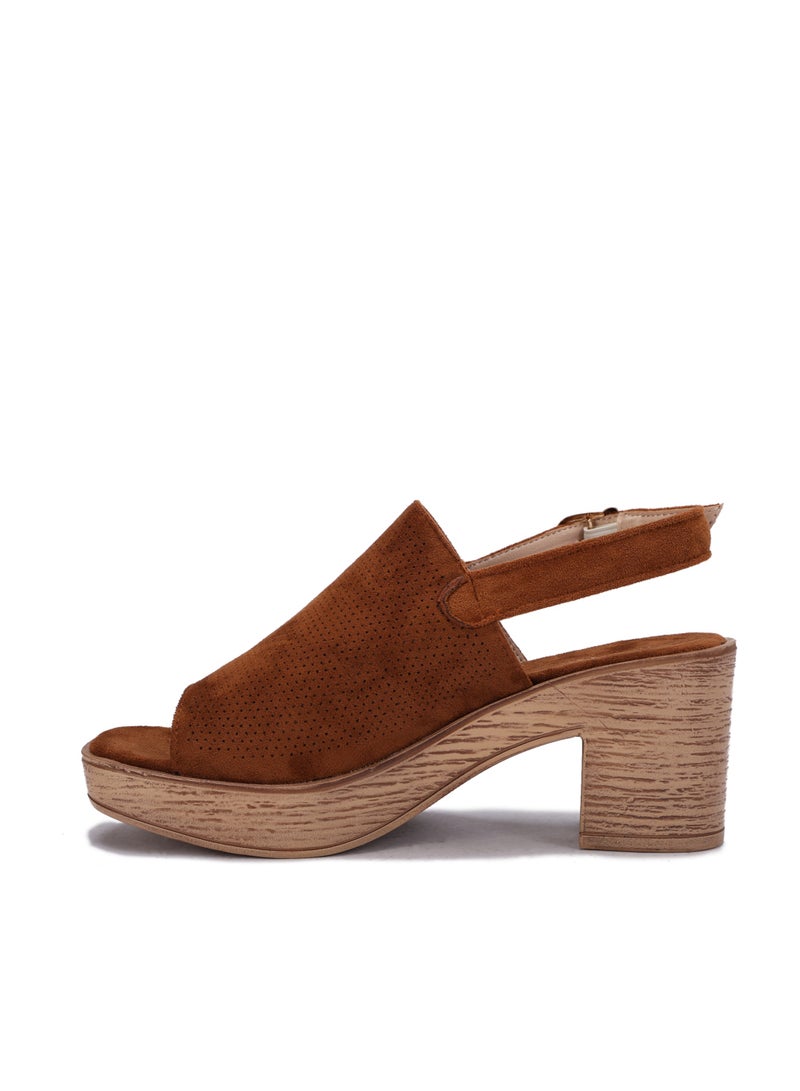 Women's sandals with a wide heel and a stylish modern design - equipped with a buckle for a distinctive look - Image 4