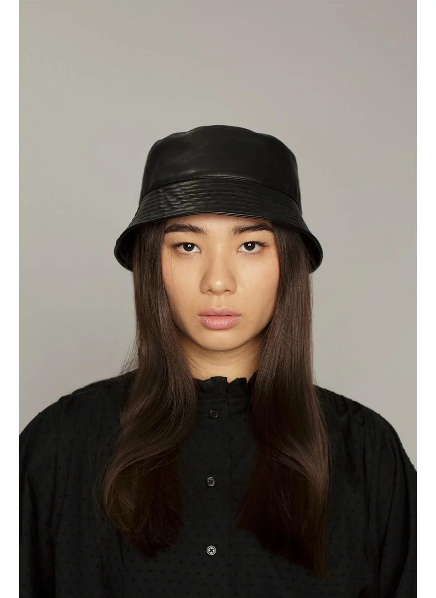 باهلس Black Leather Bucket Hat