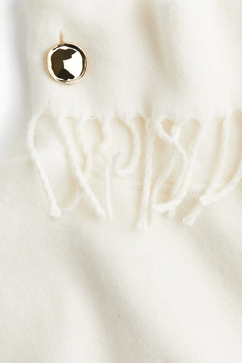 اتش اند ام رداء كيب بشراشيب على الأطراف