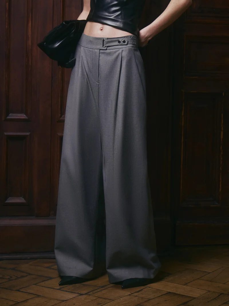 ليتشي بنطال فضفاض بإغلاق غير متماثل