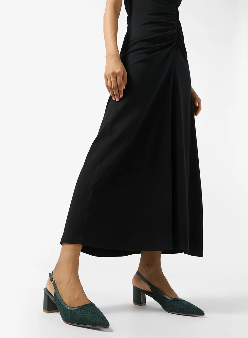 خزانة حذاء كلاسيكي بكعب