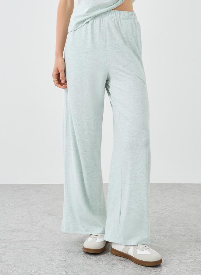 تايك تو طقم بلوزة بلا أكمام بنسيج الميلانج وبنطلون واسع الأرجل - Image 5