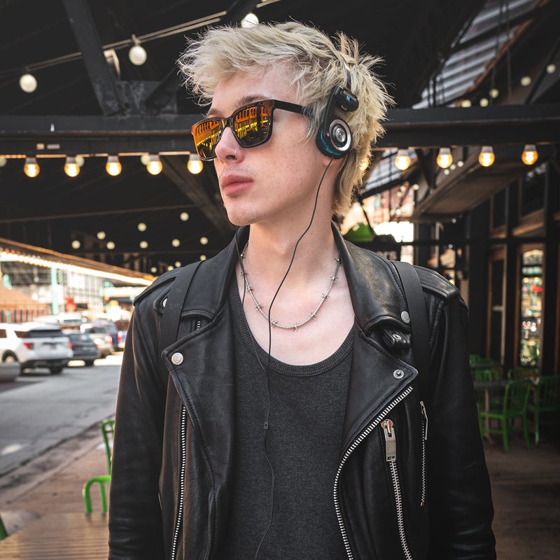 KOSS سماعات كوس بورتا برو الكلاسيكية فوق الأذن، تصميم ريترو، قابس سلكي 3.5 مم، متينة، أسود/فضي - Image 4