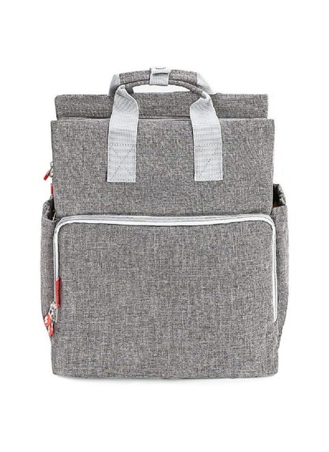 Large diaper bag Divided into multiple compartments to accommodate various baby essentials. Large backpack suitable for baby diapers.