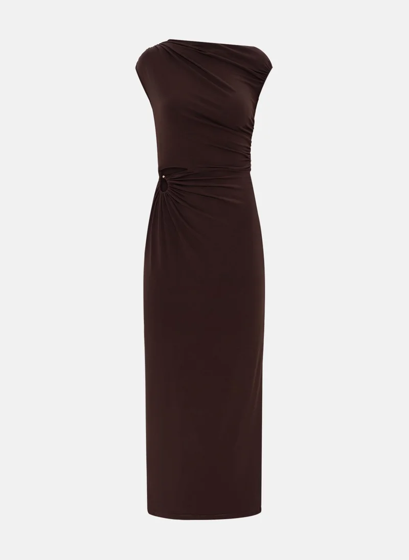ليتشي فستان ماكسي من الجيرسي مع صد مفتوح على الكتف وزخرفة على الخصر