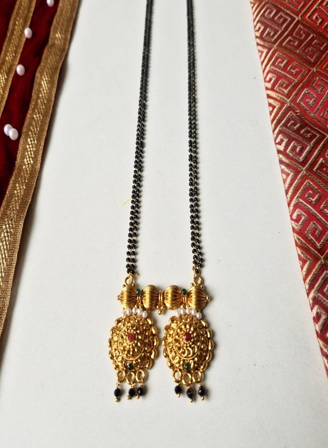 قلادة مانجالسوترا تقليدية من ولاية ماهاراشترا من AAIKU | سلسلة طويلة مطلية بالذهب مع خرز أسود | قلادة أنيقة من Tanmaniya Nallapusalu للنساء والفتيات (30 بوصة - 4 خطوط) - Image 4