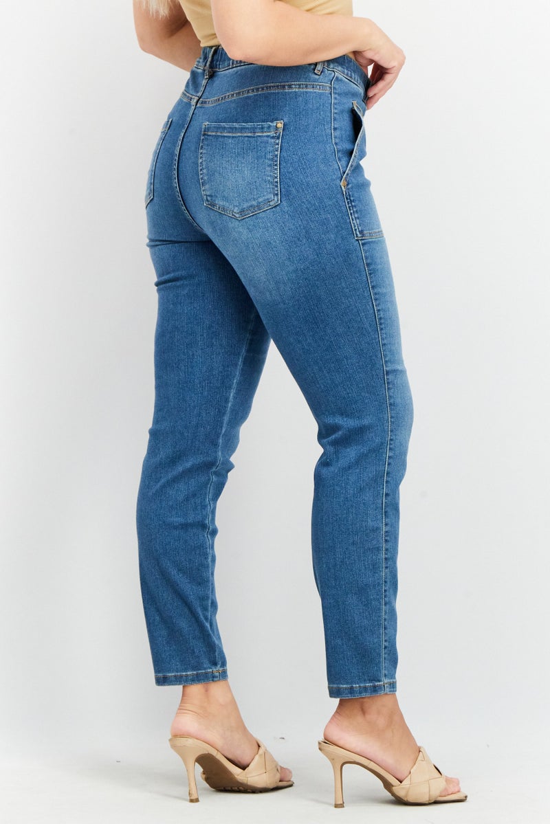 Tchibo جينز نسائي ضيق منخفض الخصر قابل للتمدد، أزرق متوسط - Image 4