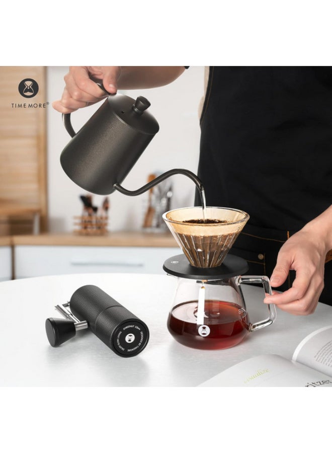 تايم مور تتضمن مجموعة ماكينة تحضير القهوة TIMEMORE Pour Over غلاية سعة 600 مل، ومطحنة قهوة يدوية C3 PRO، وقطارة قهوة، وكوب تقديم زجاجي مع 50 قطعة من فلاتر الورق لتحضير القهوة. - Image 4