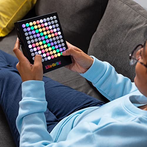 Lite Brite لايت-برايت تاتش - أنشئ، العب وحرّك - لعبة تعليمية حسية محمولة مضيئة، لعبة فنون STEM إبداعية للبنات، الأولاد، للجنسين، للأطفال، العطلات، أعياد الميلاد، هدية، للأعمار 6 سنوات فما فوق - Image 2