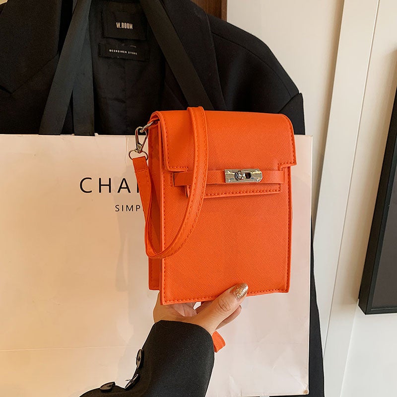 Western Style Small Bag Women'S Fashionable Crossbody Bag Instagram Niche Design Lock Buckle Mobile Phone Bag - Image 3