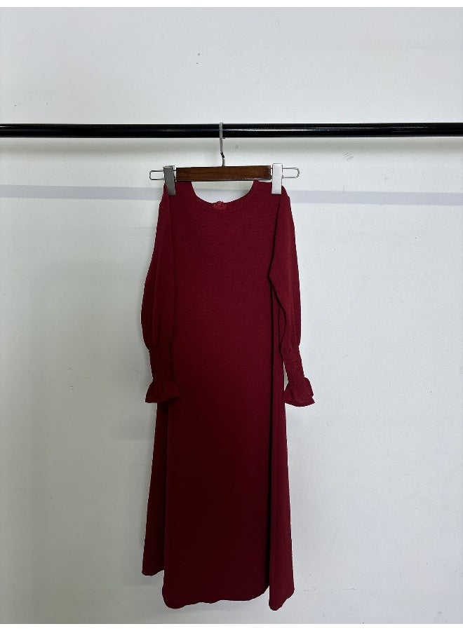 فستان جديد برقبة دائرية بتصميم موجي وحواف مموجة بلون موحد