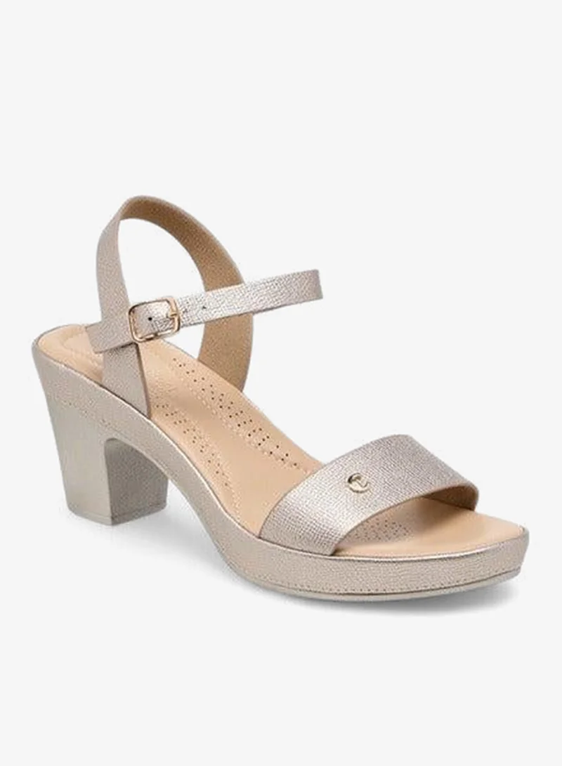 لو كونفورت صنادل نسائية بحزام مزخرف وكعب عريض