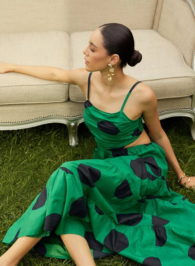 ساسافراس فستان طويل أخضر بفتحة خلفية ونقشة منقطة