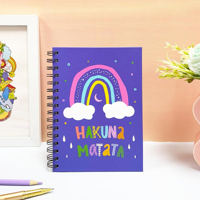 Articious دفتر ملاحظات حلزوني هاكونا ماتاتا | حجم A5 21x17 سم | 190 صفحة مسطرة | ورق سميك 80 جرام | دفتر جميل ذو غلاف صلب للكتابة، المدرسة، المكتب والهدايا - Image 2