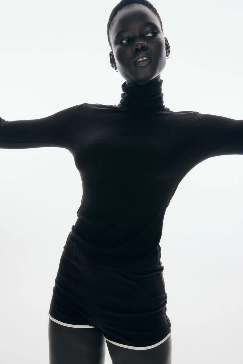 اتش اند ام بلوزة مرنة بقبة بولو