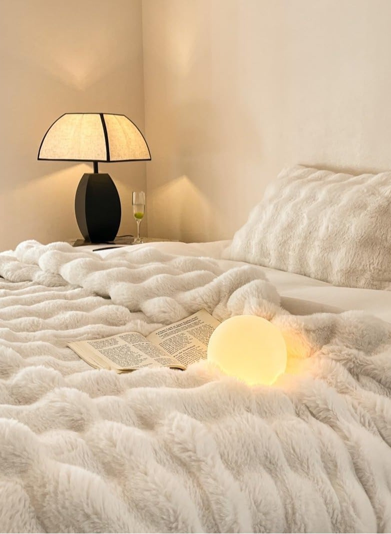 Super Soft Throw Blanket 200x230cm for Couch, Sofa and Bed | Lightweight, Warm and Stylish Fleece Blanket for Room Decor | Magic Fleece Blankets & Throws, White  - Image 5