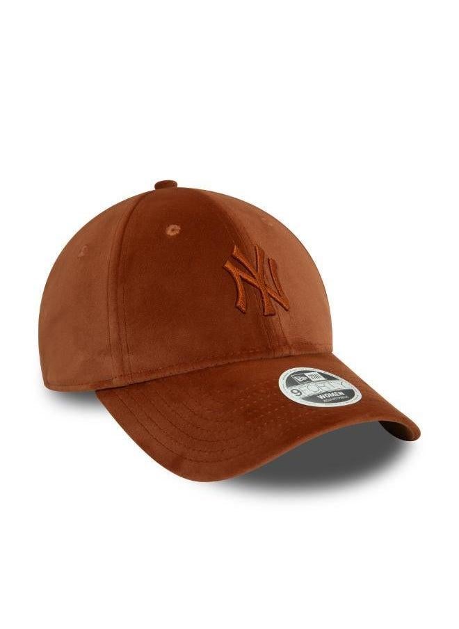 NEW ERA 9Forty New York Yankees Velour Cap  - Image 3
