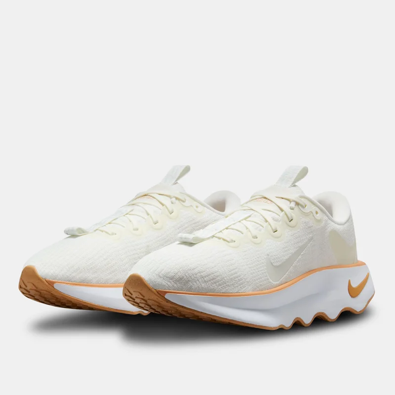 نايكي حذاء المشي موتيفا للنساء