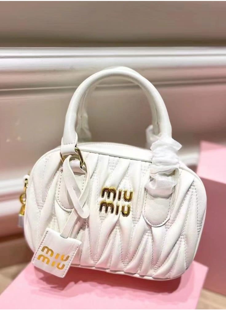 MIU Wander nappa leather hobo Shoulder Bag - pzsku/ZA7ADFEA37231EA00C275Z/45/_/1732955143/d00c860b-0387-4841-b40c-50949bb9fbb2