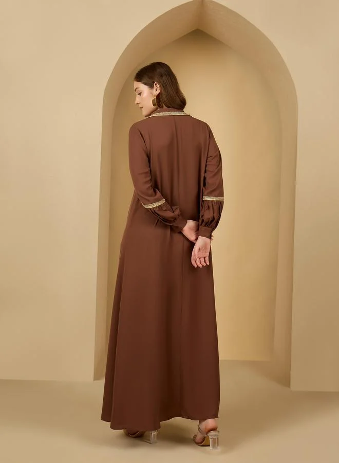 ستايلي جلابية ستيل بياقة مزينة بالدانتيل