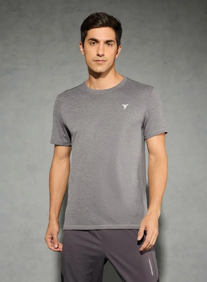 تكنوسبورت تيشيرت تكنوسبورت رجالي بياقة دائرية بقصة ضيقة بلون سادة