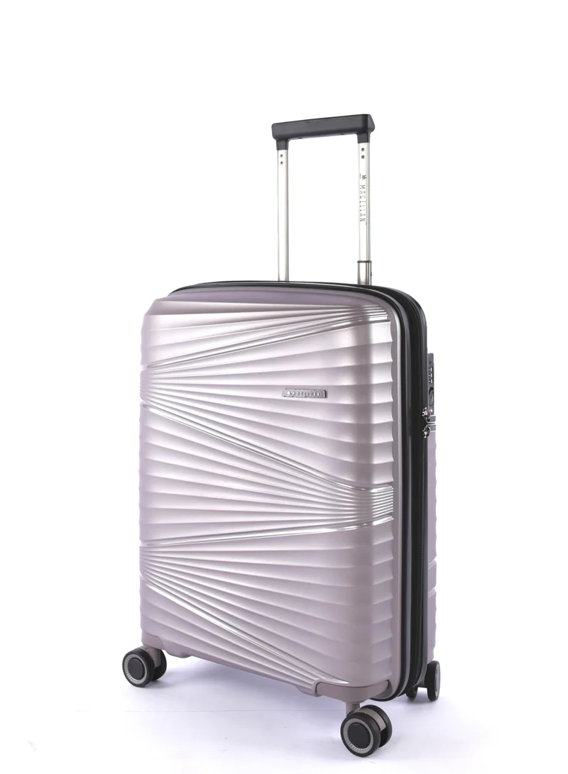 ماجلان طقم سفر فاخر من ماجلان مصنوع من مادة البولي بروبيلين الصلبة للجنسين ببطانه مميزة TZ / 4P