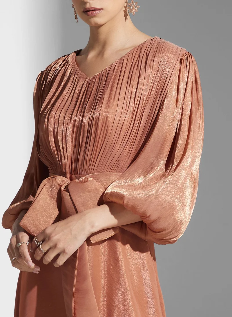 نمشي x فستان Ruched بأكمام منتفخة