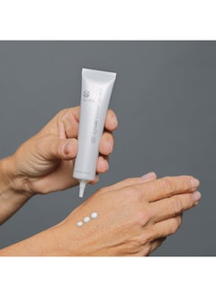 Nu Skin Nu Skin ageLOC Radiant Day SPF 22 | Broad-Spectrum UV Protection | Lightweight, Non-Greasy Daily Sunscreen | Supports Skin Hydration & Defense | Daily Skin Care | 30-Day Supply  - Image 4