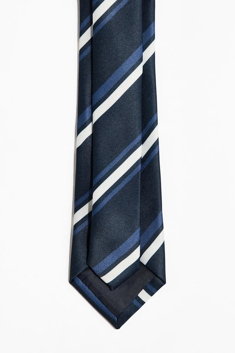 اتش اند ام ربطة عنق من الساتان