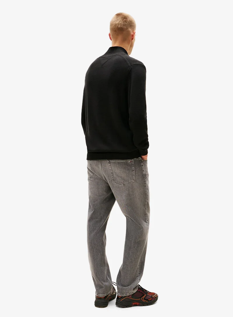 تومي جينز سويتر أساسي بقصة ضيقة