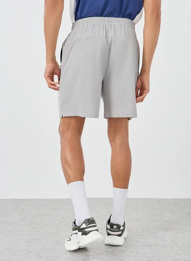 Styli Styli Contrast Zip Regular Fit 7inch Shorts