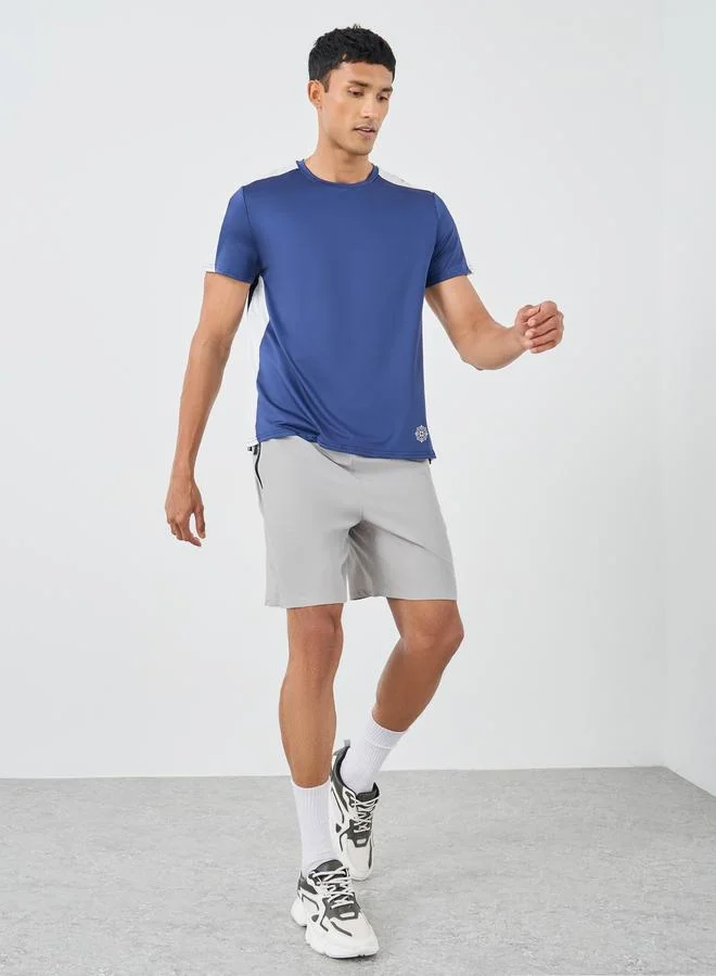 Styli Active Contrast Zip Regular Fit 7inch Shorts