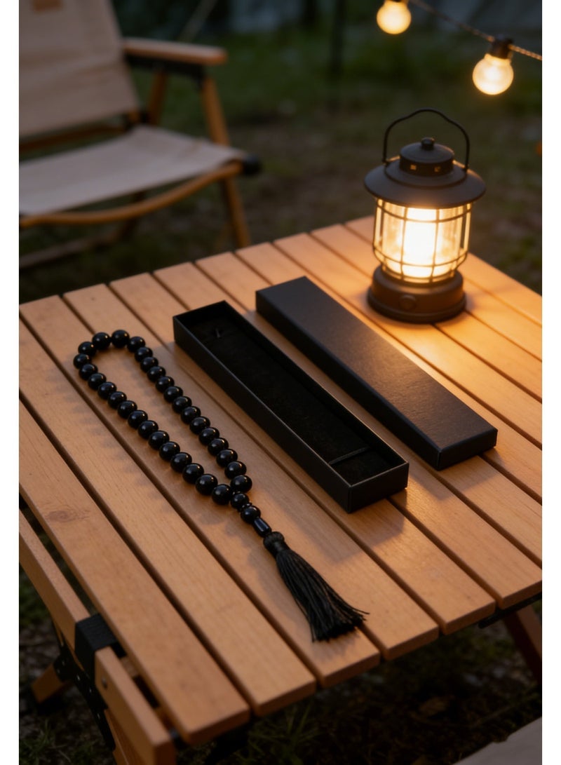 اسم المحتوى ناريلا مجموعة هدية مسبحة تسبيح مسلمة 33 كرة دائرية سوداء لامعة مع شرابة سوداء طويلة مطابقة كرات خشبية غير لامعة وصندوق تخزين أسود صلب مجموعة محمولة لعد الذكر والصلاة في المنازل والمساجد عبوة واحدة - Image 1