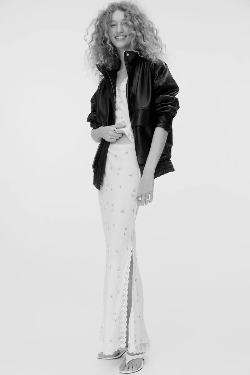 اتش اند ام تنورة فيسكوز بحواف دانتيل