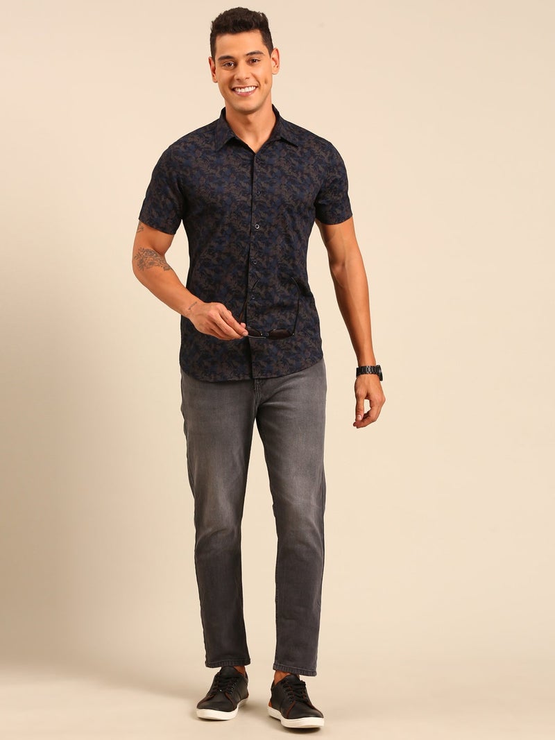 جوفن قميص رجالي مطبوع باللون الأزرق الداكن والبني - Image 5